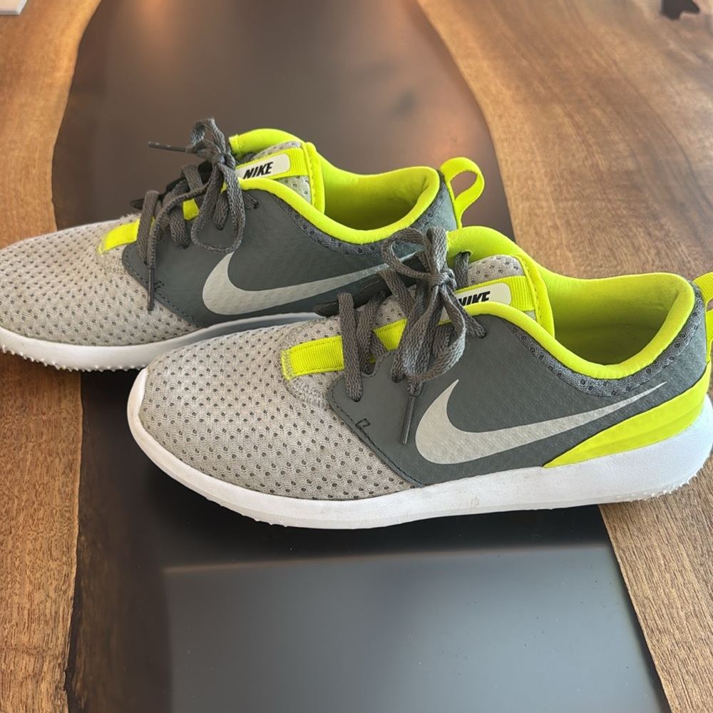 Nike Kids Roshe Golf shoes  in Gray and Neon Yellow size 5Y - Picture 2 of 7